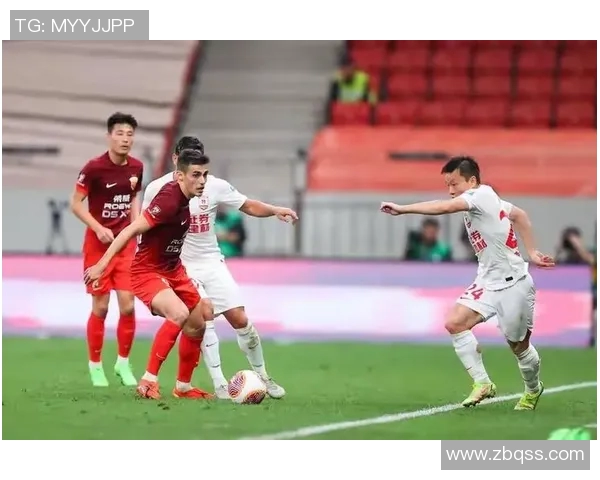 武磊精彩助攻助力上海海港赢得关键比赛展现球队实力与团结精神